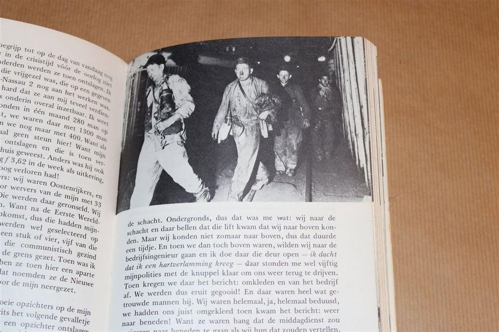 Mijnwerkers — Zwart-wit Foto\'s & Verhalen, Boeken, Ophalen of Verzenden, Gelezen