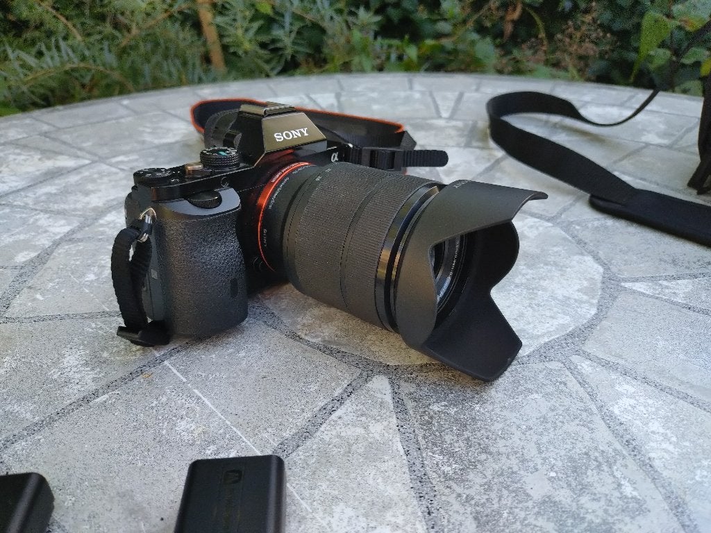 Sony Alpha a7 full frame mirrorless camera met zoomlens, Verzenden, Handmatige focus, Zo goed als nieuw, 24 megapixels