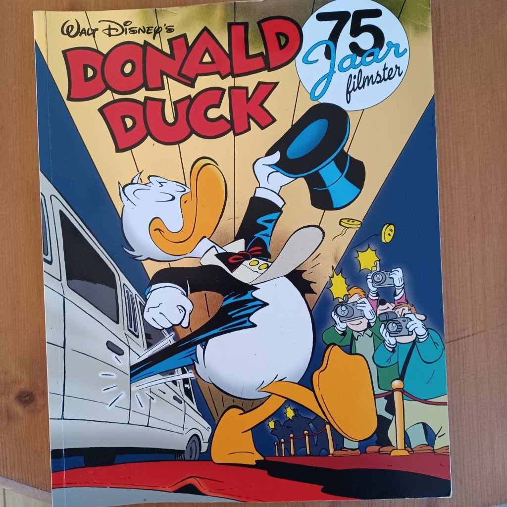 Donald Duck 75 jaar filmster, Gelezen, Eén stripboek, Ophalen of Verzenden, Walt Disney e.a.