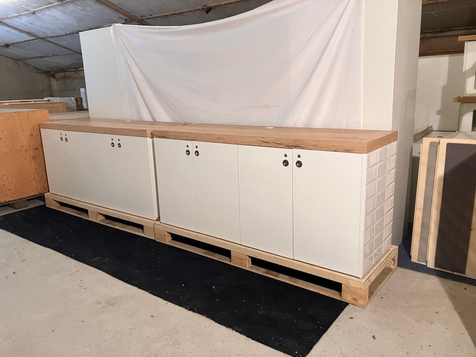 Balie Dressoir Kast met Metro Tegels - 382x60x89 cm, Huis en Inrichting, Ophalen, Overige materialen, Gebruikt, 200 cm of meer