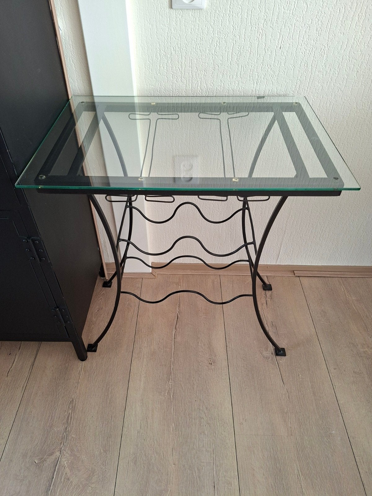 Wijnrek met glazen blad en ophangrek voor wijnglazen, Huis en Inrichting, Woonaccessoires | Wijnrekken, Ophalen of Verzenden