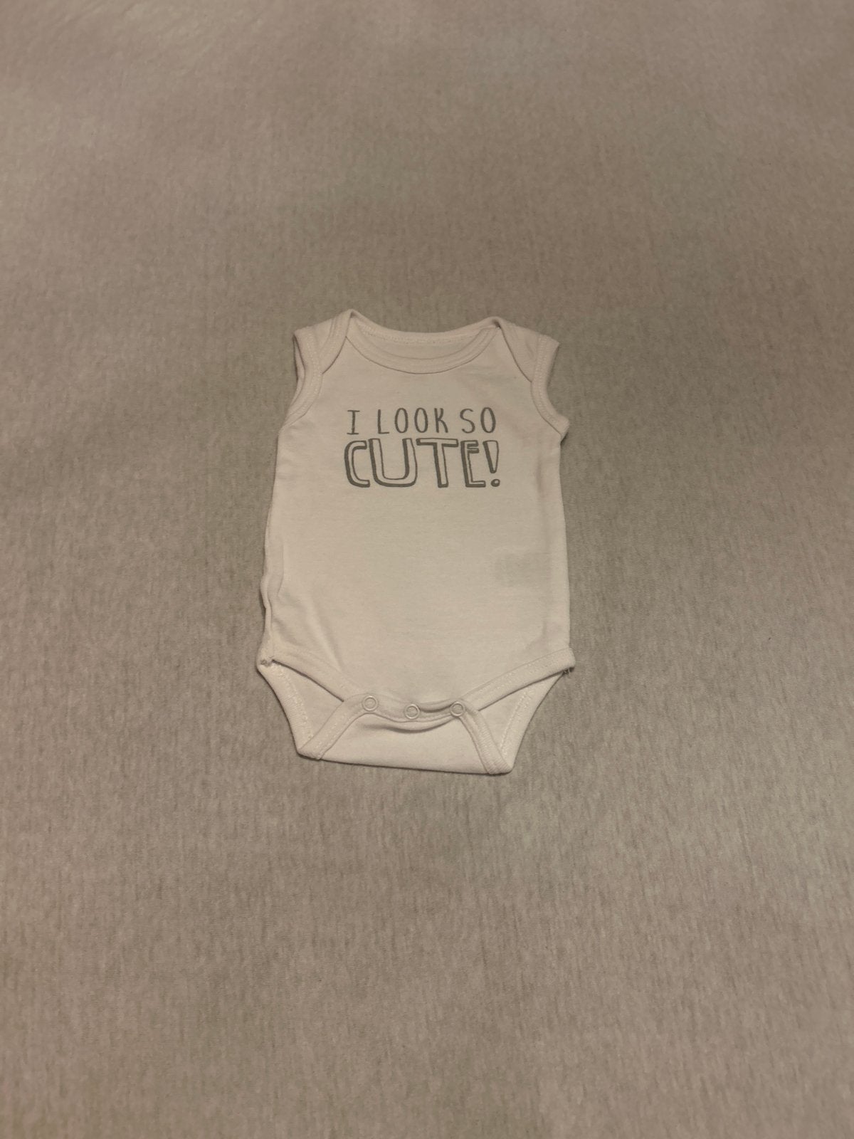 Witte romper maat 50/56 met tekst 'I LOOK SO CUTE!', Ophalen of Verzenden, Zo goed als nieuw, Jongetje of Meisje, Nacht- of Onderkleding