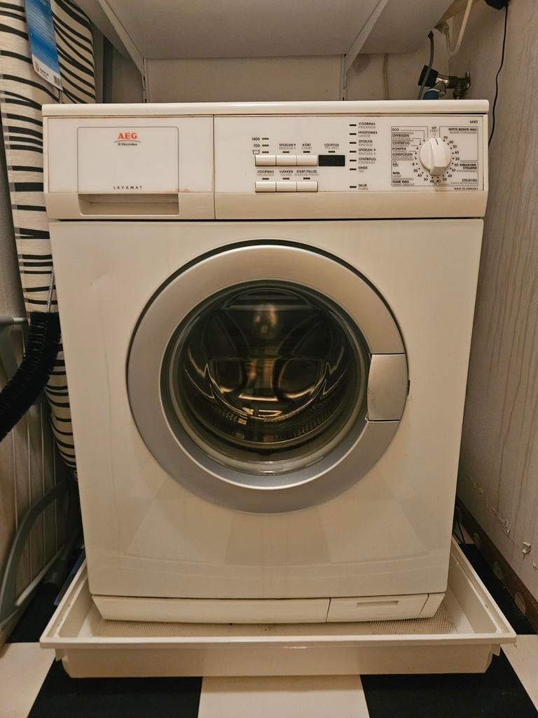 Wasmachine AEG Lavamat uit 2005, Witgoed en Apparatuur, Wasmachines, Ophalen, 1200 tot 1600 toeren, Gebruikt, Voorlader