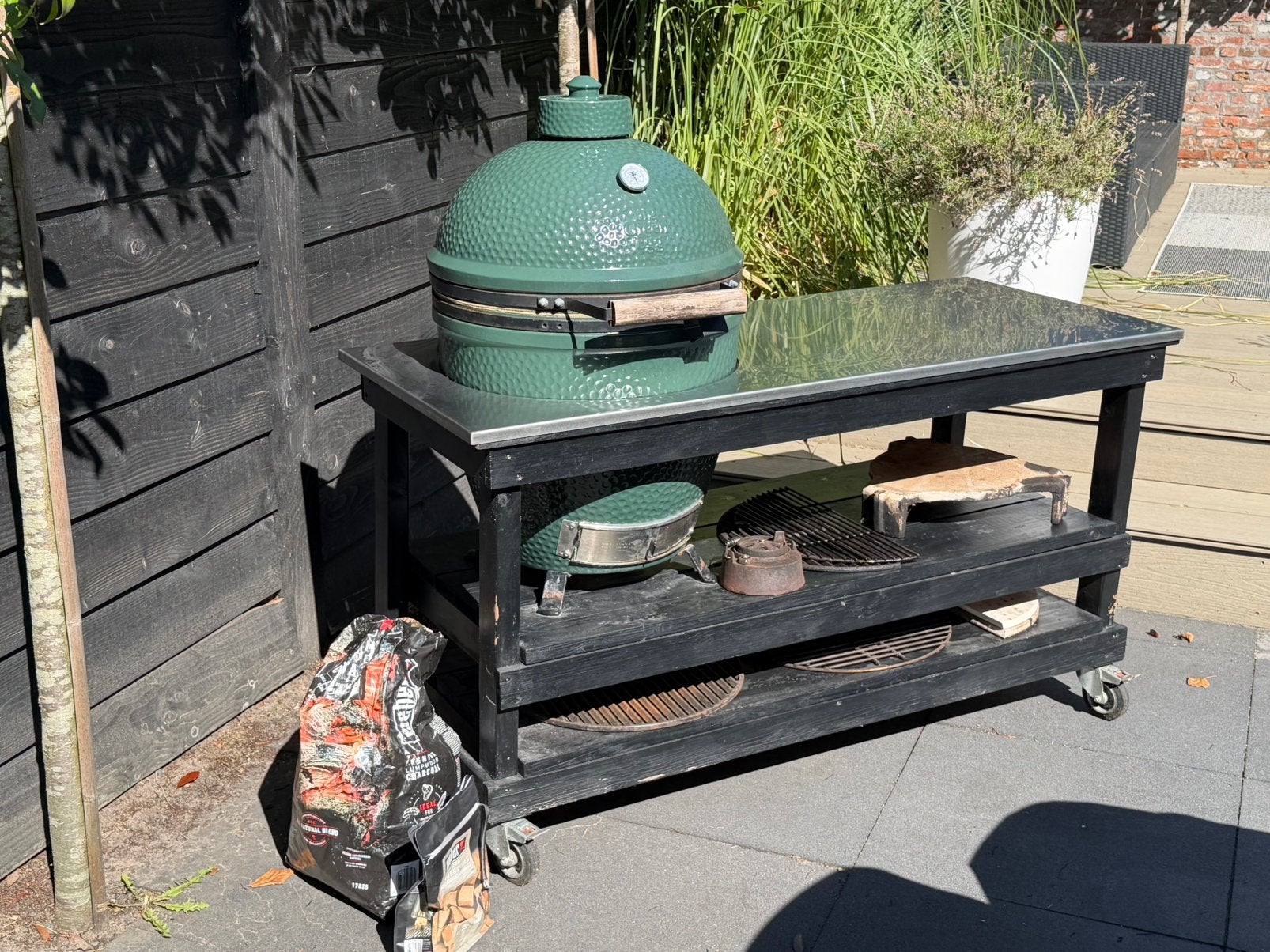 Big Green Egg Large compleet met verrijdbare tafel, RVS blad, Tuin en Terras, Buitenkeukens, Ophalen, Gebruikt, Houtskool, Vrijstaand
