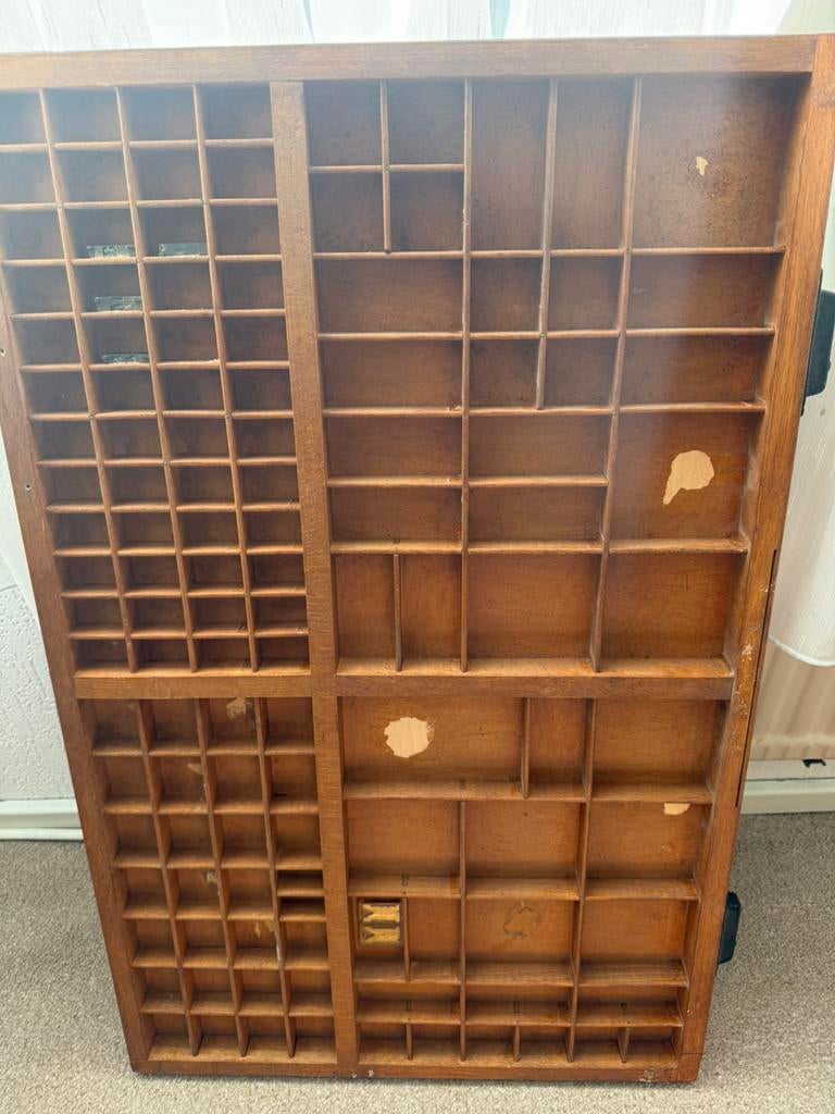 Originele vintage letterbak / drukkerijlade / printers tray, Ophalen of Verzenden, Zo goed als nieuw, Hout, Cd's