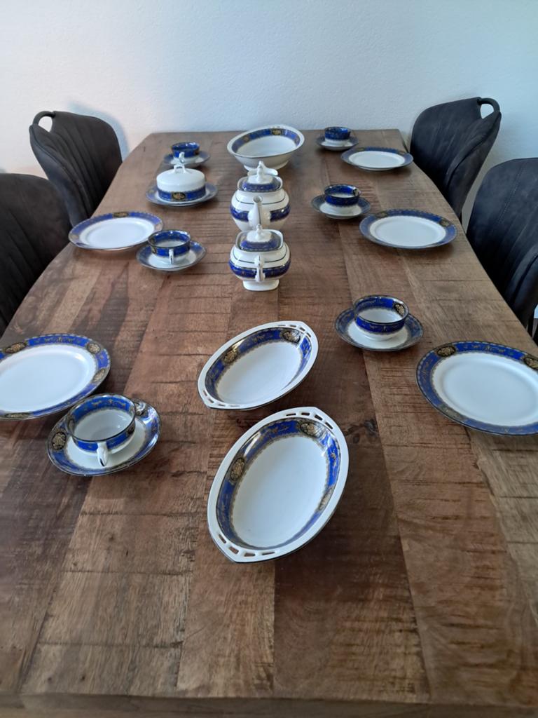 Prachtig porseleinen servies, blauw met goudkleurig decor, Ophalen of Verzenden