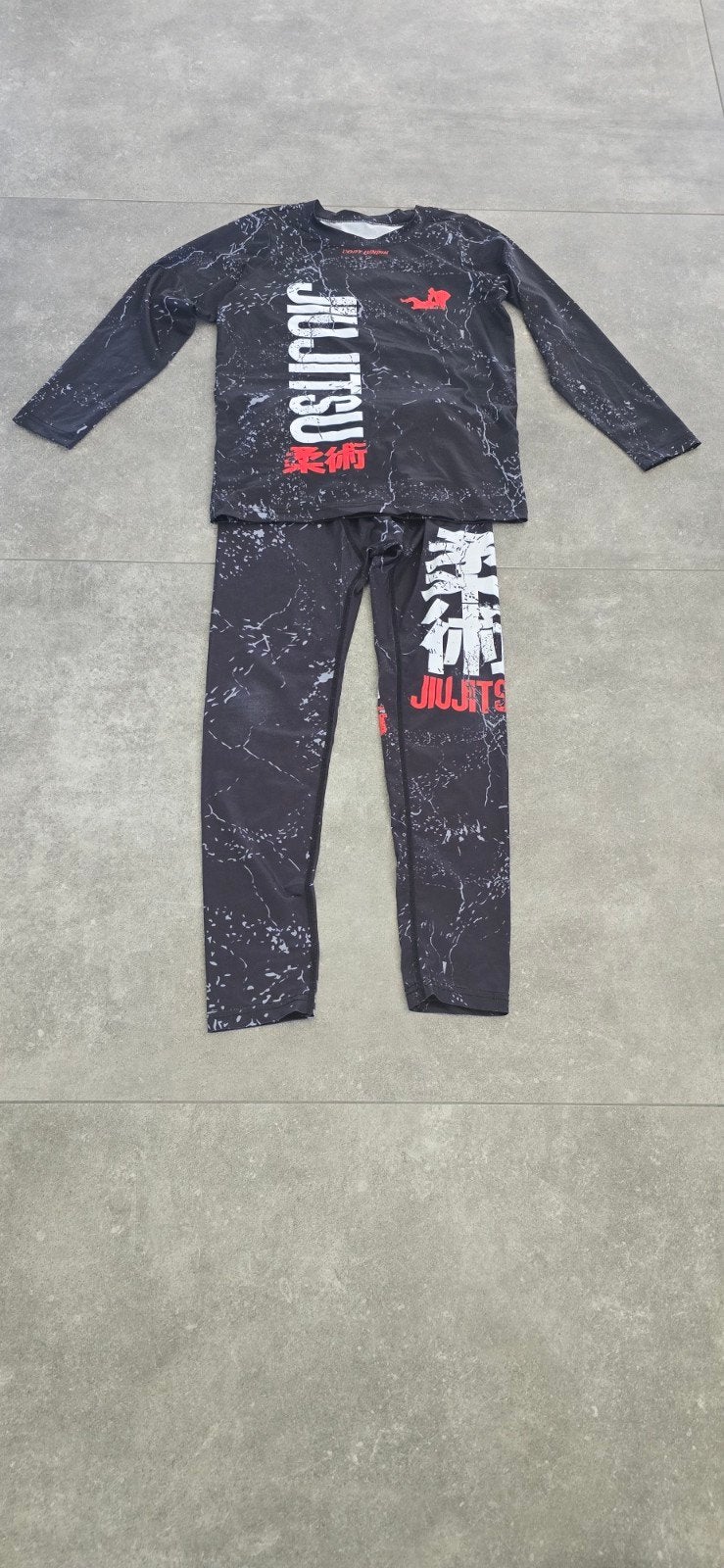 Jiu Jitsu Rashguard en Legging Set (8-10)jaar-Zwart/Rood, Ophalen, Maat M, Zo goed als nieuw, Vechtsportkleding