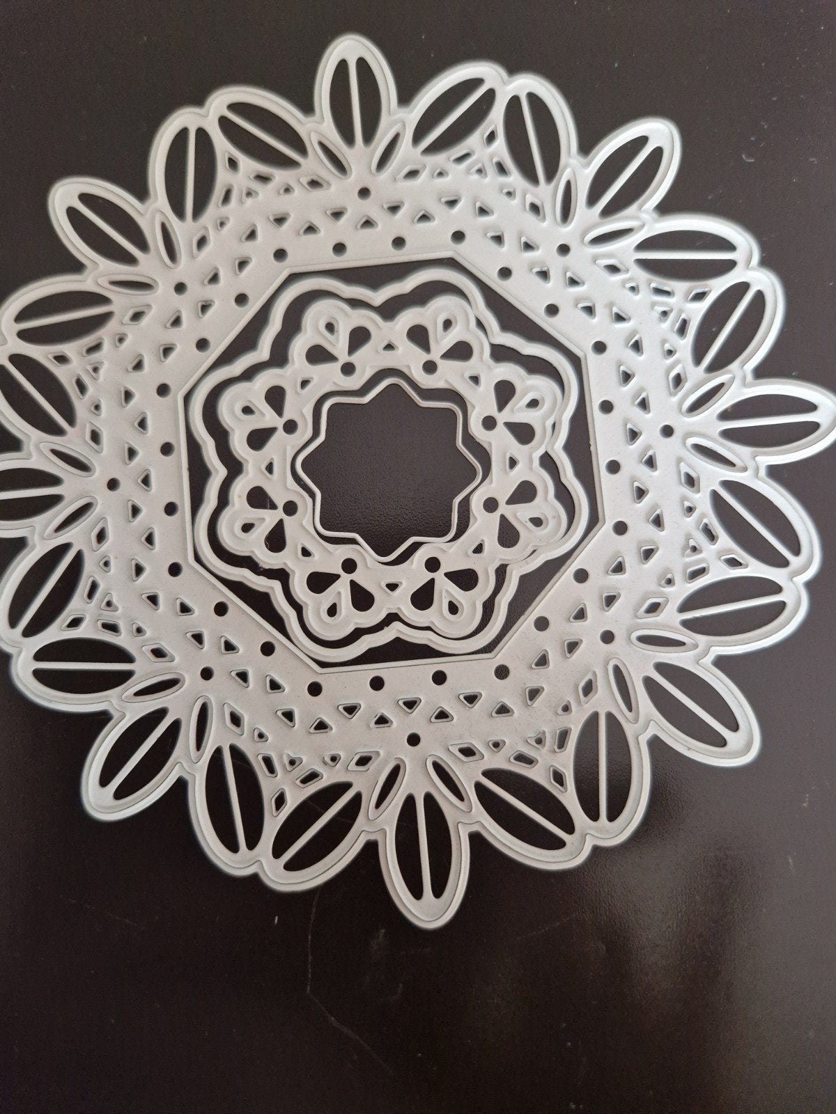 Marianne Design Snijmal - Sierlijk Bloemmotief, Ophalen of Verzenden, Gebruikt
