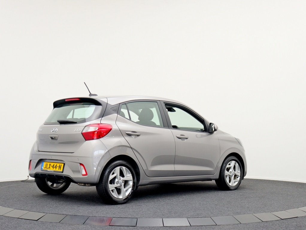 Hyundai i10 1.2 automaat | 15" LMV | Airco | Parkeersensoren, Stof, Gebruikt, Zwart, 4 stoelen
