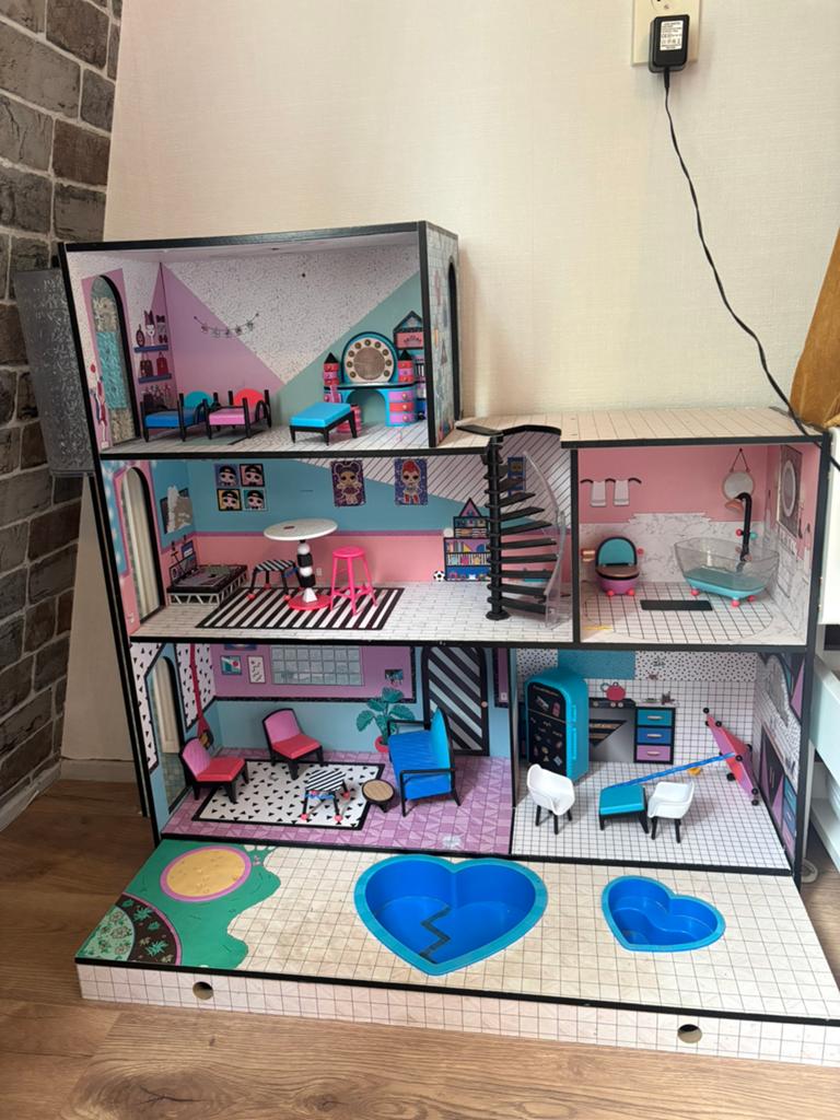 Lol huis incl. Spullen, Kinderen en Baby's, Speelgoed | Poppenhuizen, Ophalen, Gebruikt, Poppenhuis