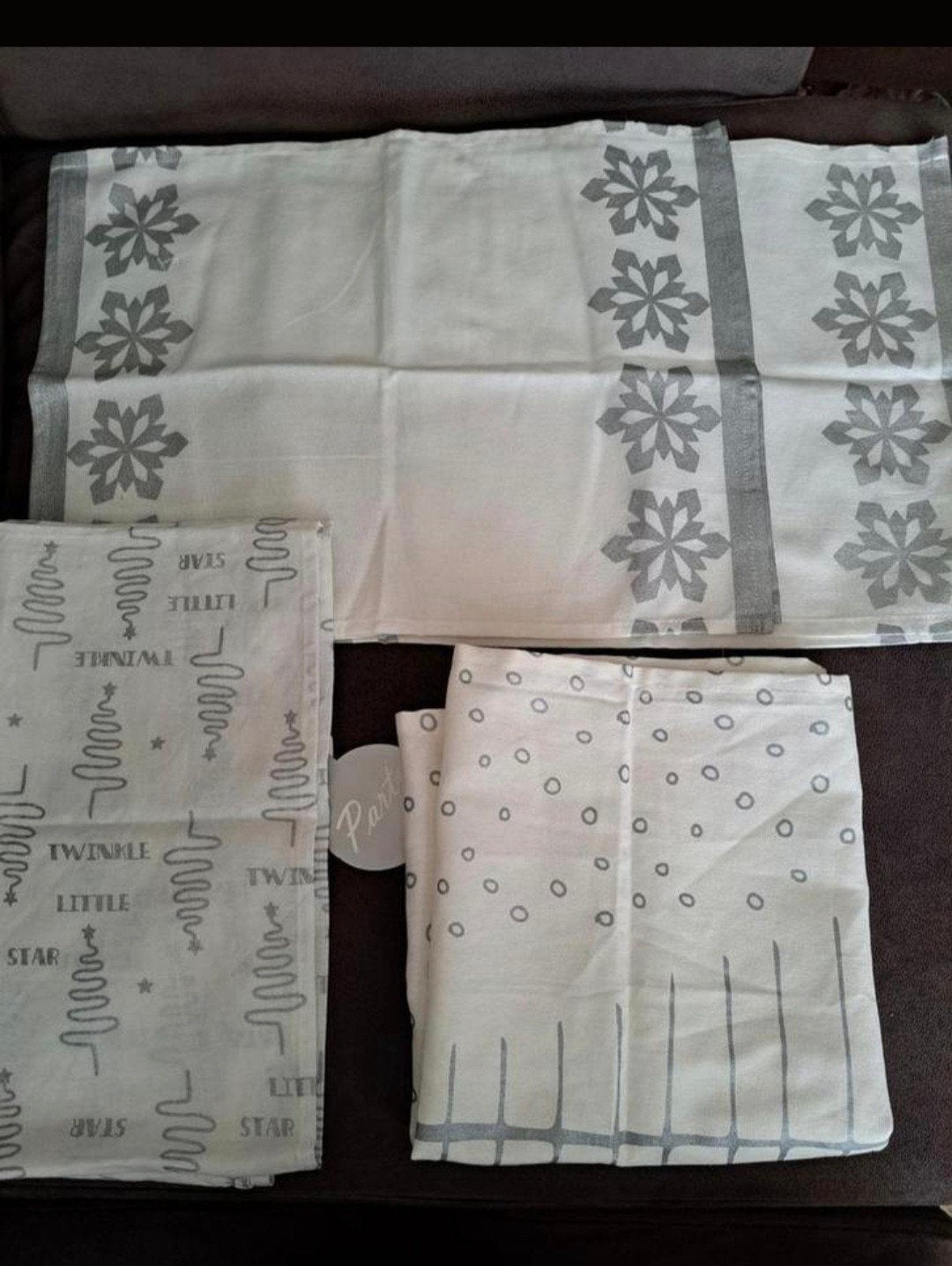 Zilverkleurige Keukentextiel Set: Placemats, Loper, Theedoek, Huis en Inrichting, Keuken | Textiel, Ophalen of Verzenden, Zo goed als nieuw