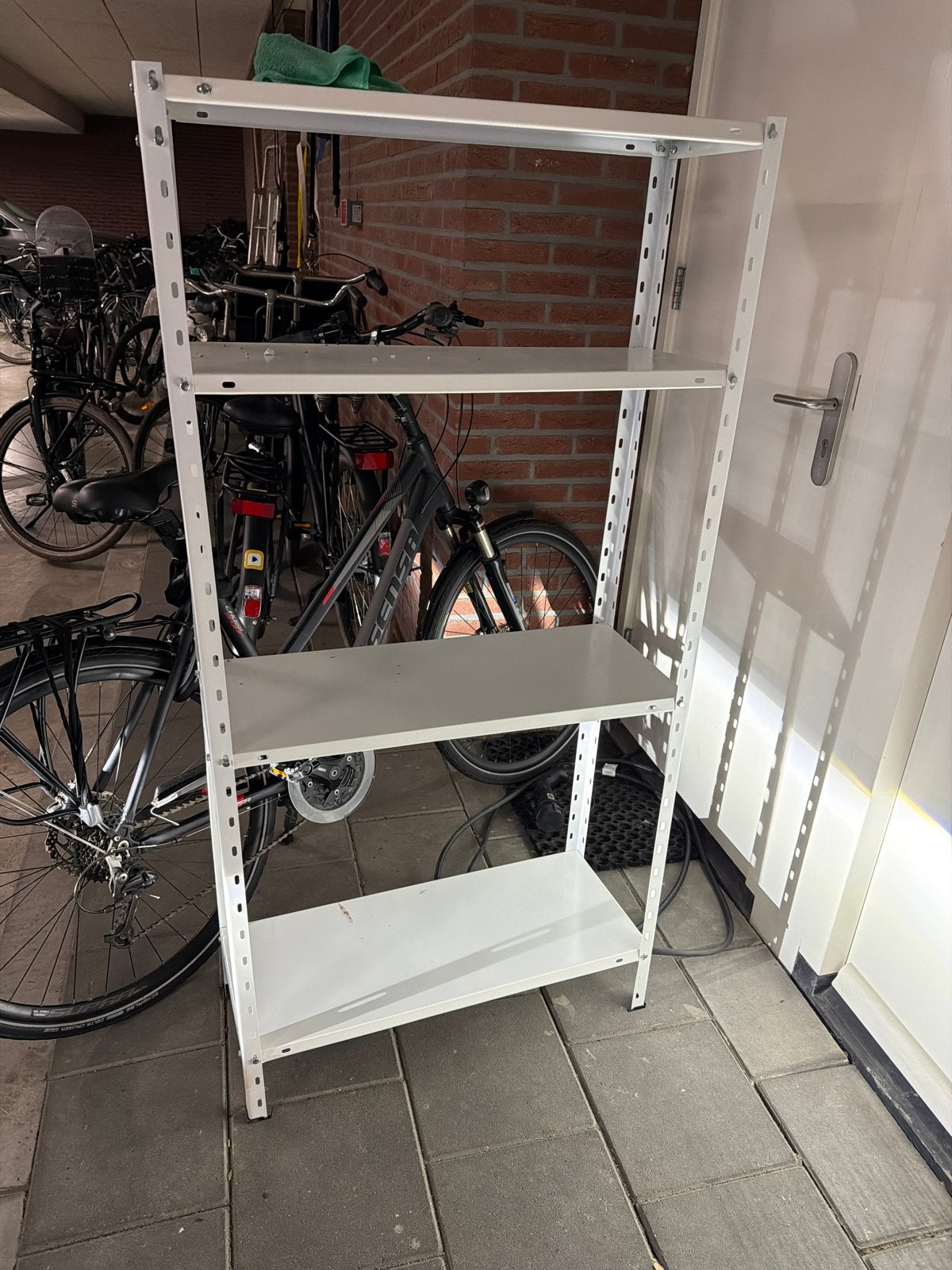 Gratis af te halen: Stellingkast voor opslag (muurbevestigin, Ophalen, Gebruikt