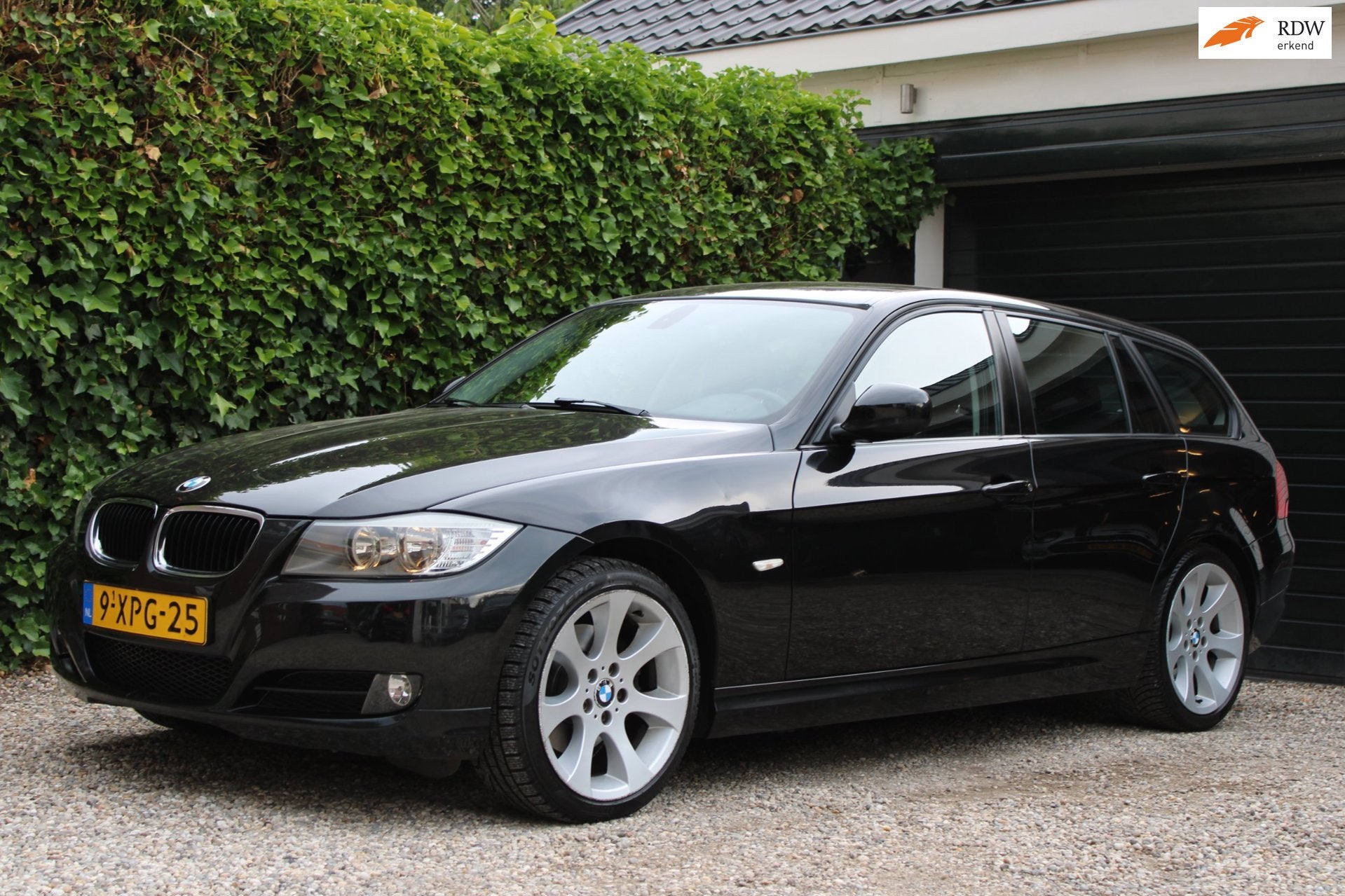 BMW 3-serie Touring 320i Business Line | Dealeronderhouden, Auto's, Achterwielaandrijving, 4 cilinders, Zwart, Handgeschakeld