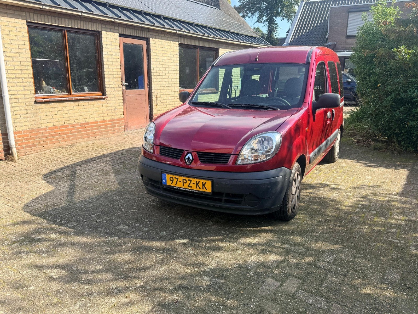 Renault Kangoo 1.6 16V AUT rolstoelauto2005 Rood, 1160 kg, 49 €/maand, Origineel Nederlands, 595 kg
