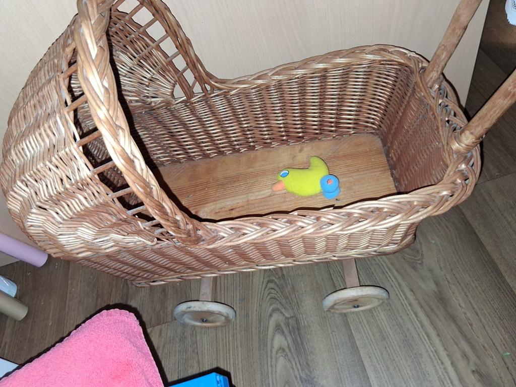 Vintage rieten poppenwagen - perfect voor speelplezier, Ophalen of Verzenden, Gebruikt, Overige typen