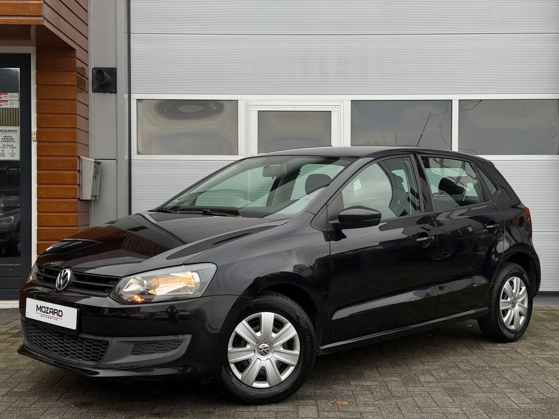 Volkswagen Polo 1.2 Zwart 5DRS/AIRCO/ELEC.RAMEN..., Voorwielaandrijving, Stof, Gebruikt, Zwart
