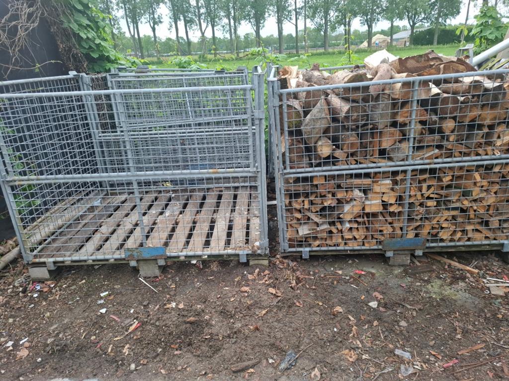 6 stuks stevige metalen kratten op pallets, demontabel, Minder dan 3 m³, Ophalen, Blokken