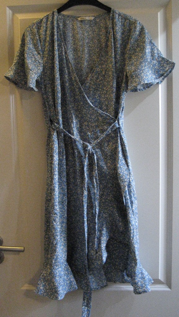ONLY Overslag Jurk Maat 36/S - Lichtblauw met Bloemenprint, Blauw, Ophalen of Verzenden, Maat 36 (S), Boven de knie