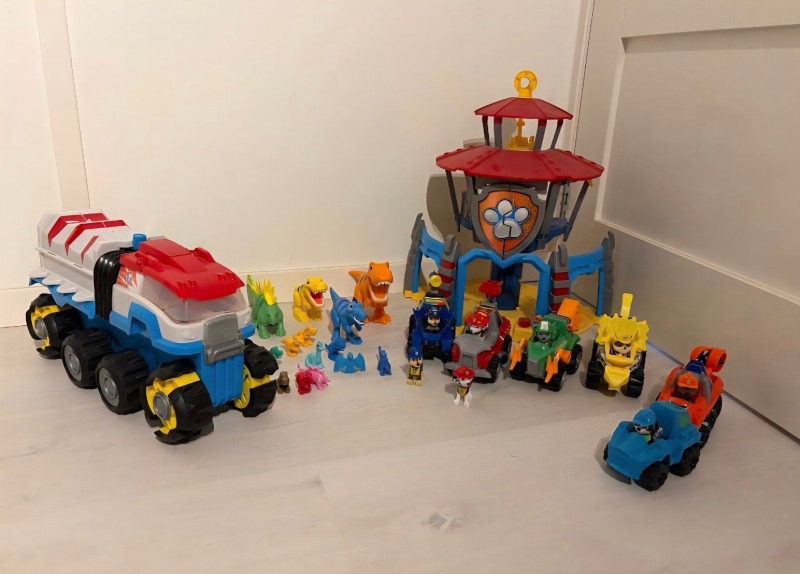 Paw Patrol Dino Rescue Speelset - Toren, Patroller & Pups, Kinderen en Baby's, Speelgoed | Actiefiguren, Ophalen, Gebruikt