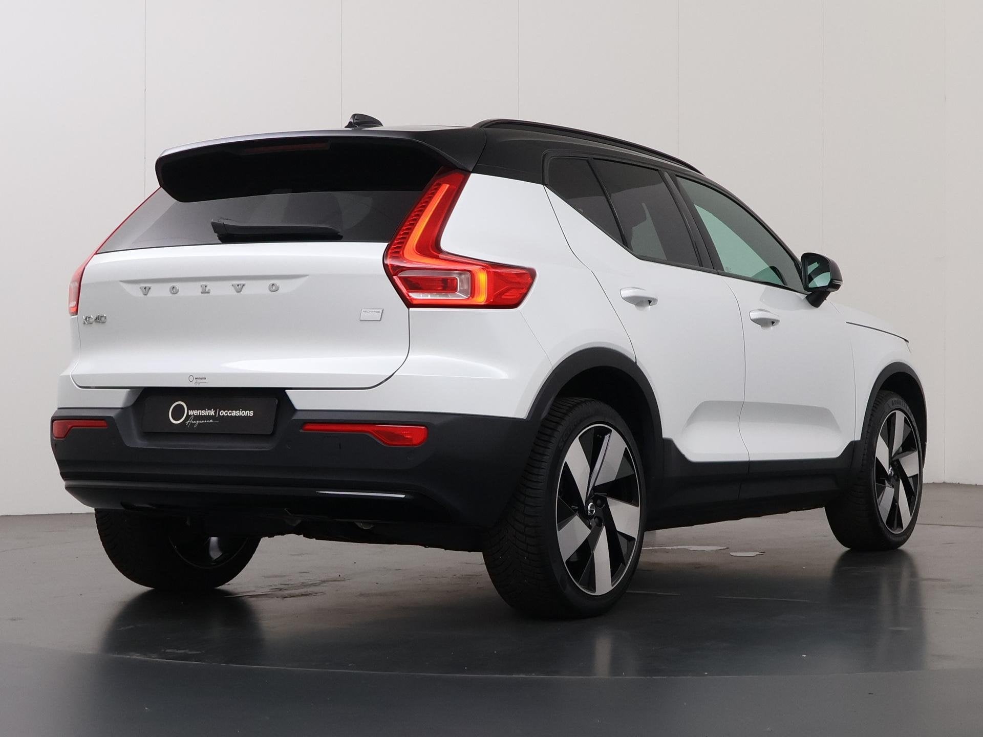 Volvo XC40 Recharge Core | SOH 95,7% | Digitaal Dashboard |, Auto's, Volvo, Stof, Gebruikt, Wit, 231 pk