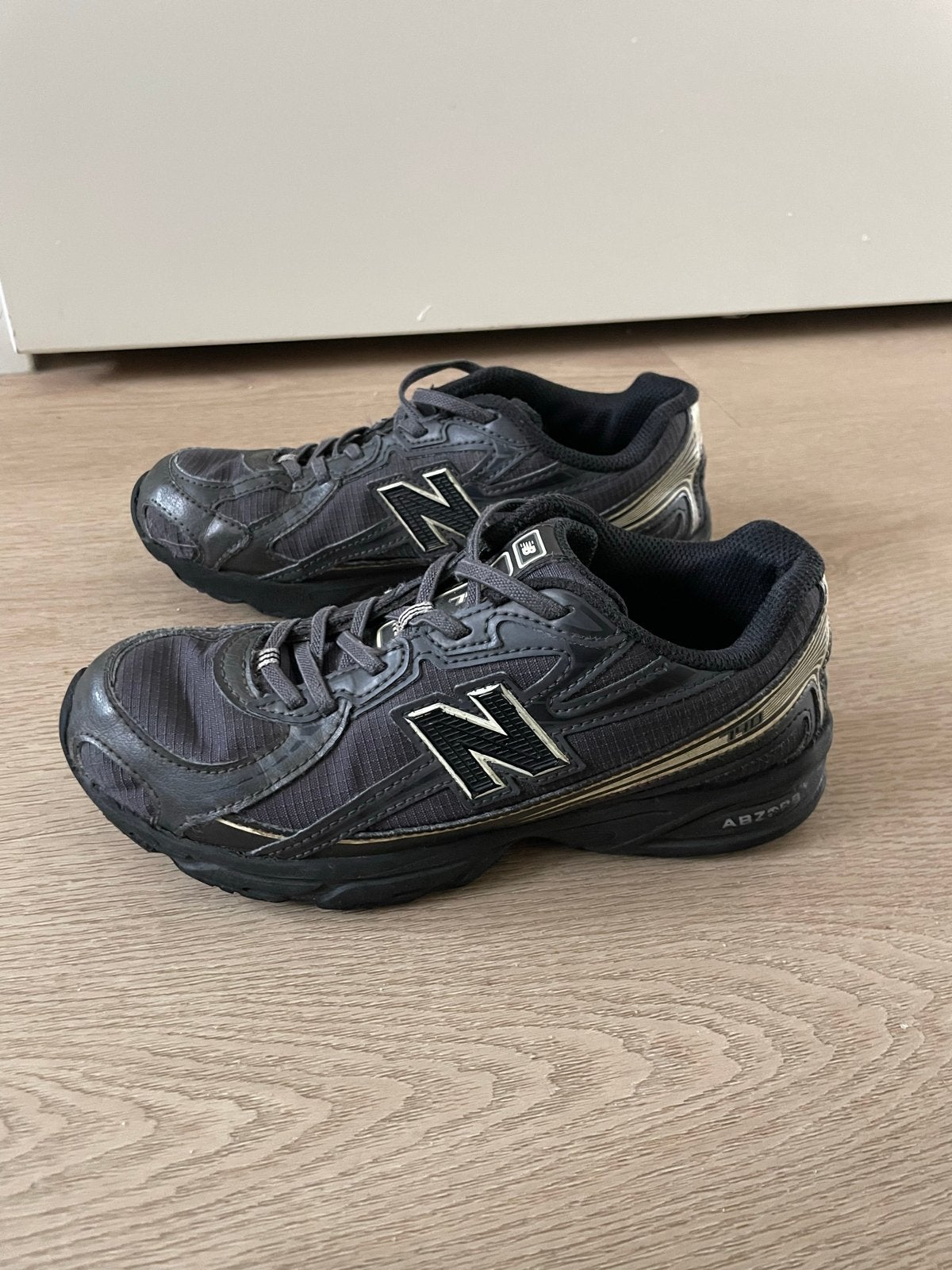 New Balance 407 sneakers - Maat 35, Kinderen en Baby's, Kinderkleding | Schoenen en Sokken, Gebruikt, Sportschoenen, Ophalen of Verzenden