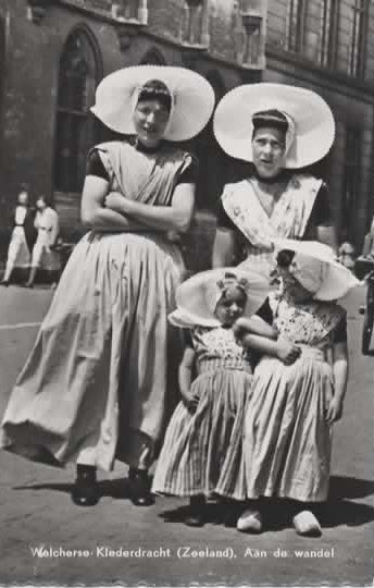 Middelburg Arnemuidse klederdracht zie tekst achterkant, Verzenden, 1940 tot 1960, Ongelopen, Zeeland