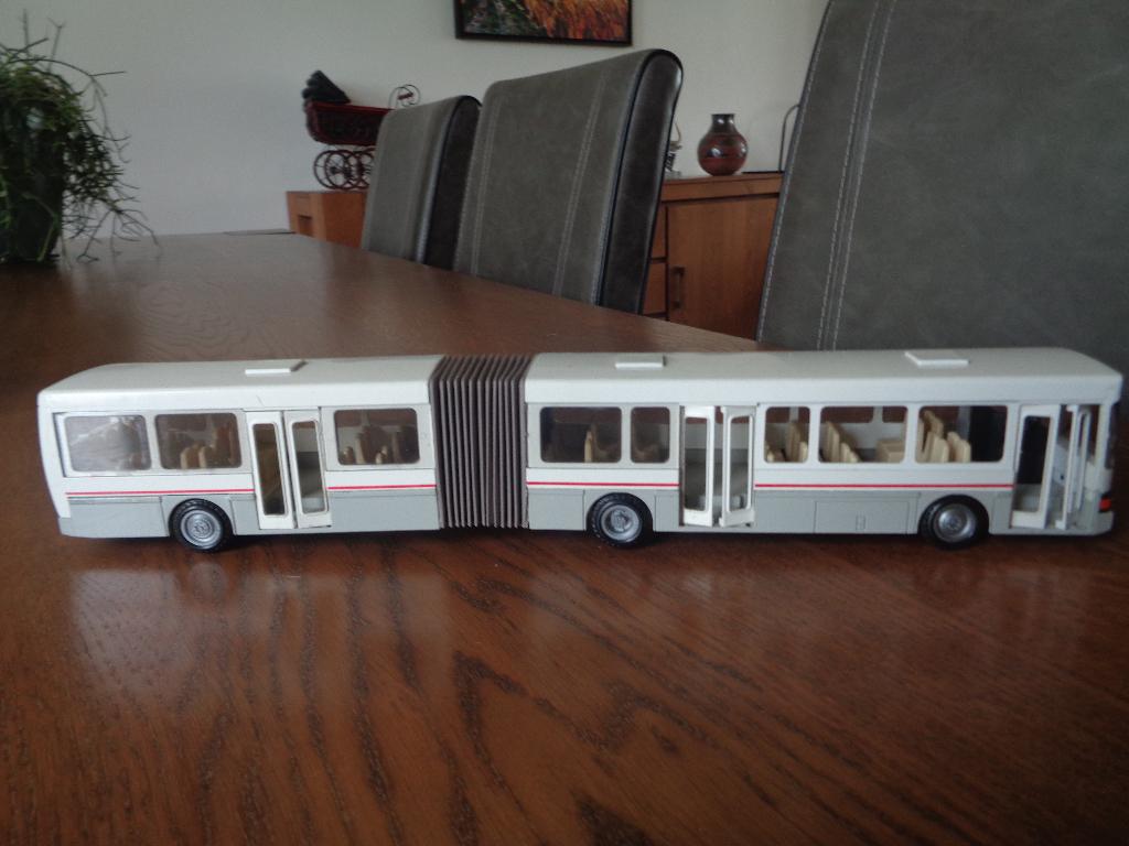 NZG Volvo Harmonica bus, Hobby en Vrije tijd, Modelauto's | 1:50, Ophalen of Verzenden, Gebruikt, Bus of Vrachtwagen, NZG