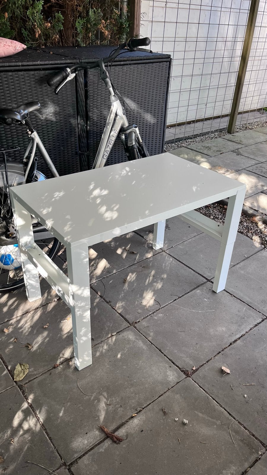 IKEA bureau - Wit en functioneel, Ophalen, Zo goed als nieuw