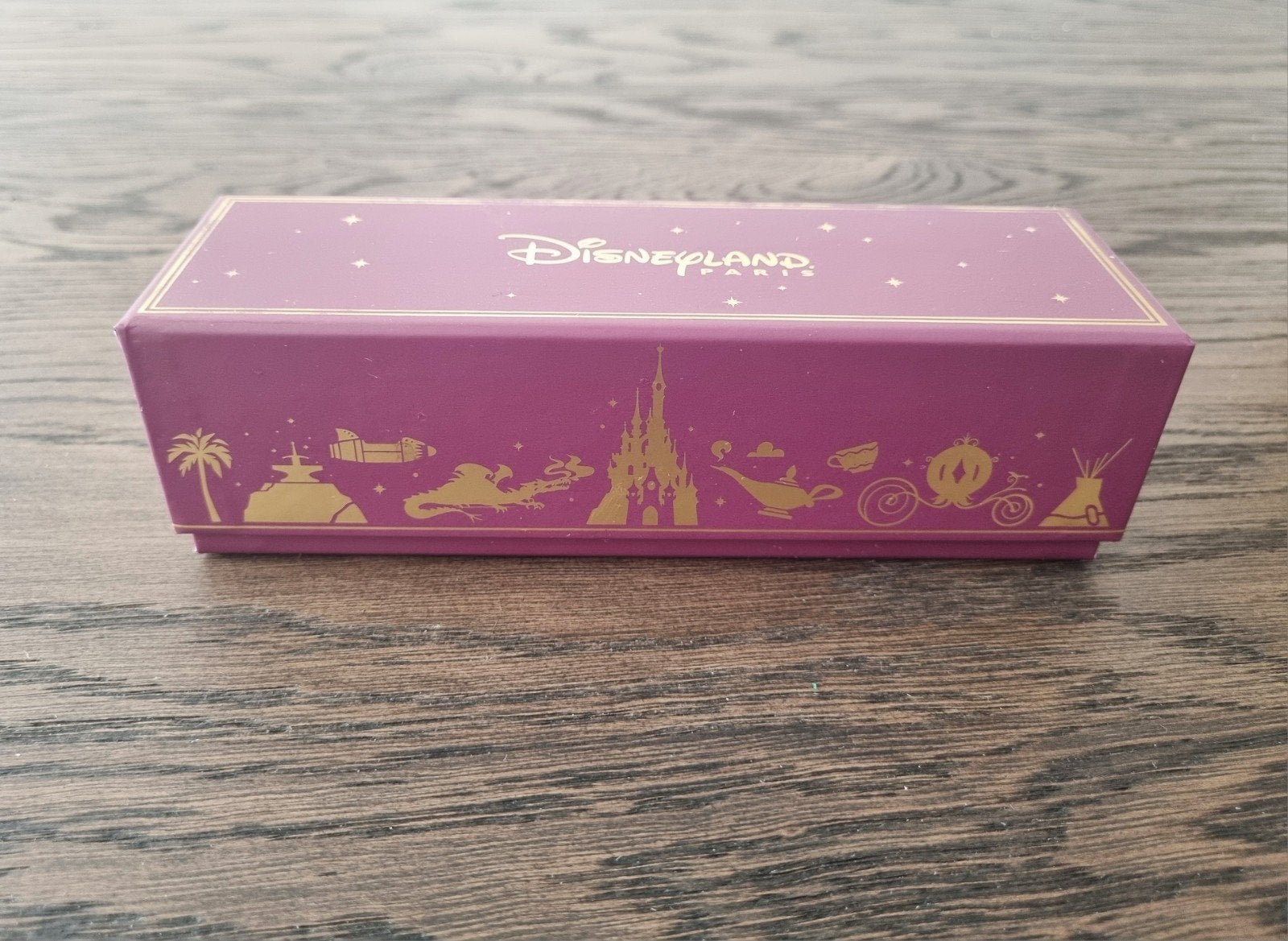 Disneyland Parijs Macaron Doosje Paars met Goud, Verzenden, Overige figuren, Zo goed als nieuw, Overige typen