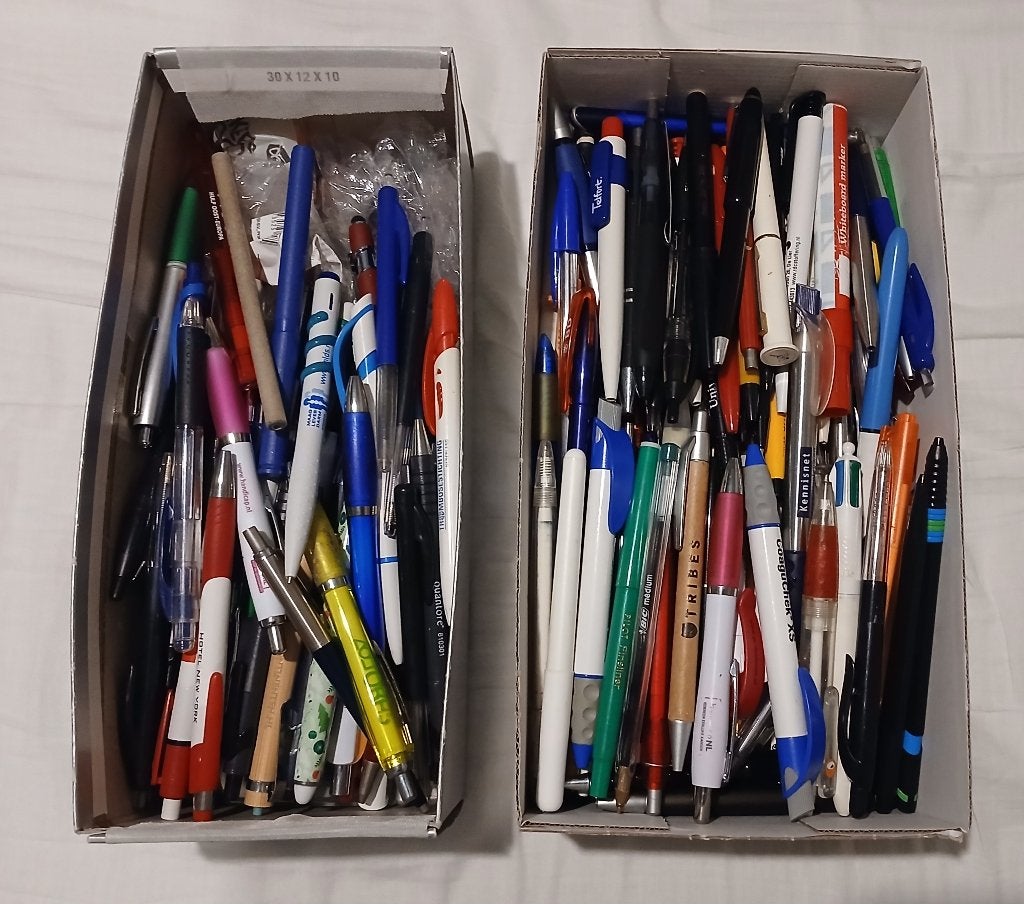 BALPENNEN - LEEG - DIVERSE MERKEN/KLEUREN - GRATIS AFHALEN, Verzamelen, Gebruikt, Balpen, Met reclame, Ophalen