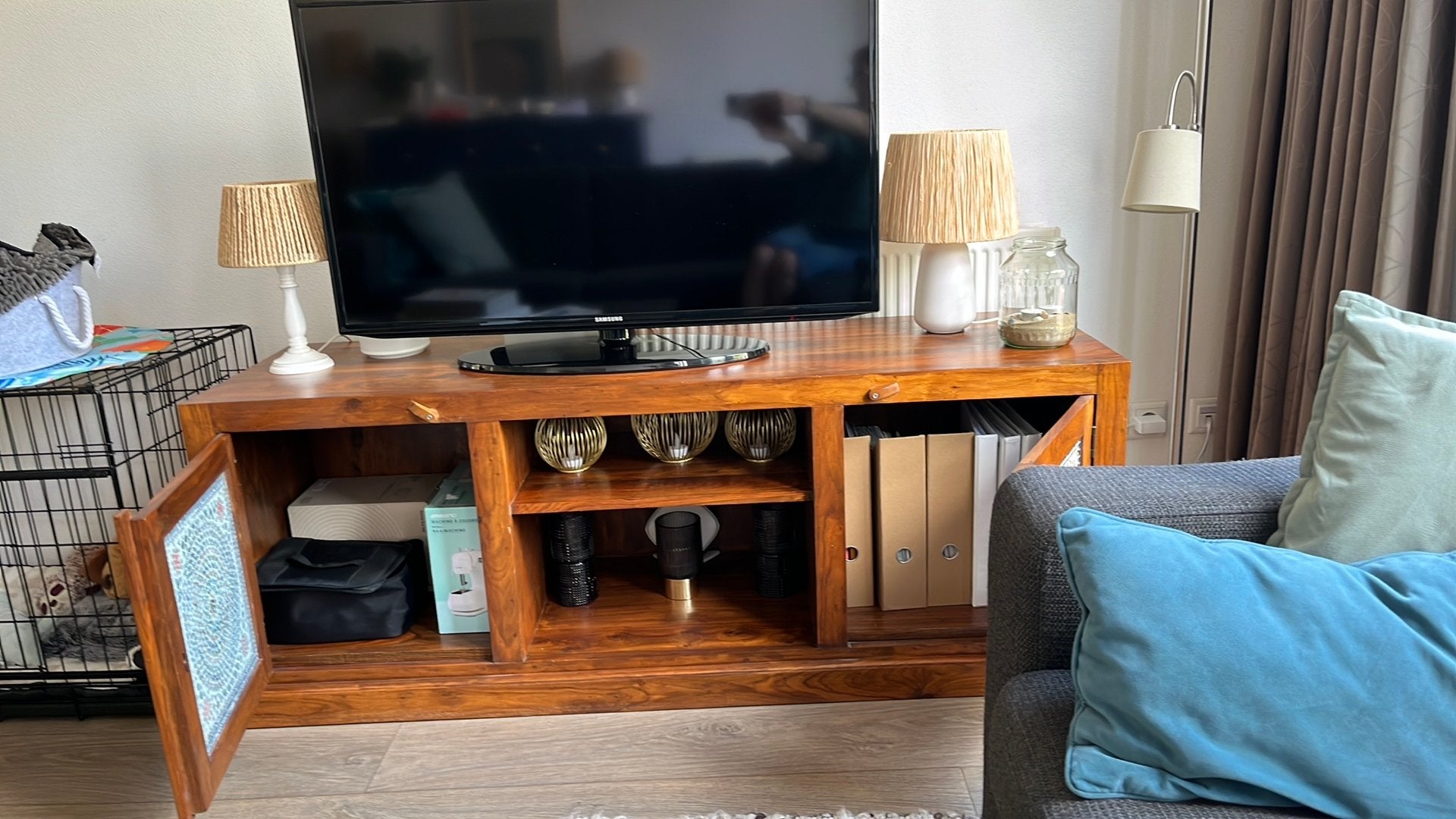 Robuuste tv kast met mozaïek deurtjes, Ophalen, Gebruikt, 100 tot 150 cm, Minder dan 100 cm