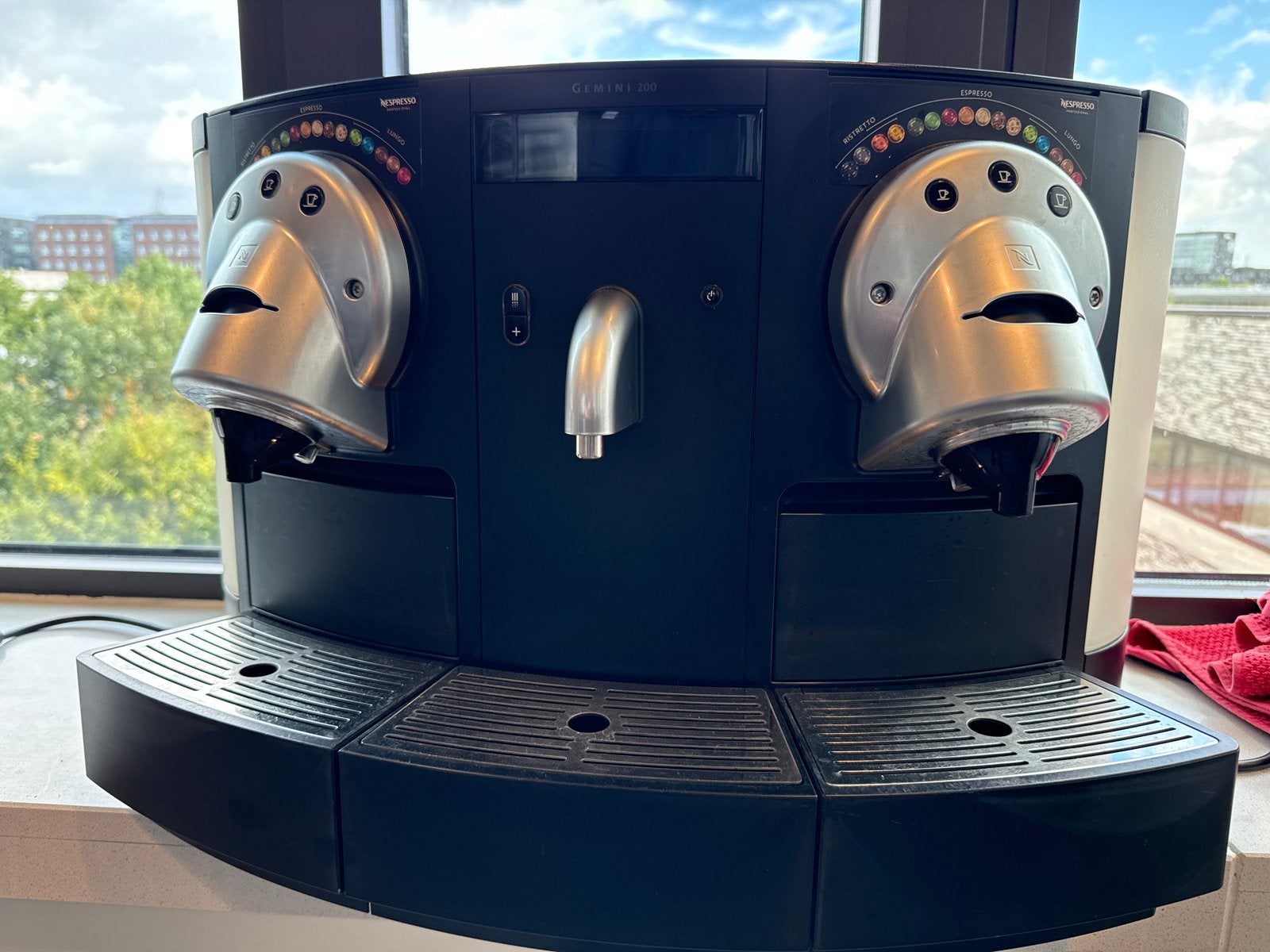 Nespresso Gemini 200 Professionele Koffiemachine, Ophalen, Koffiepads en cups, Gebruikt, 10 kopjes of meer