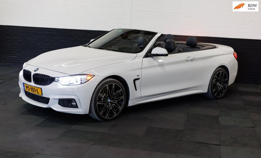 BMW 4-serie Cabrio 440i xDrive Centennial High Executive, Auto's, BMW, 4-Serie, 4 stoelen, Wit, Leder