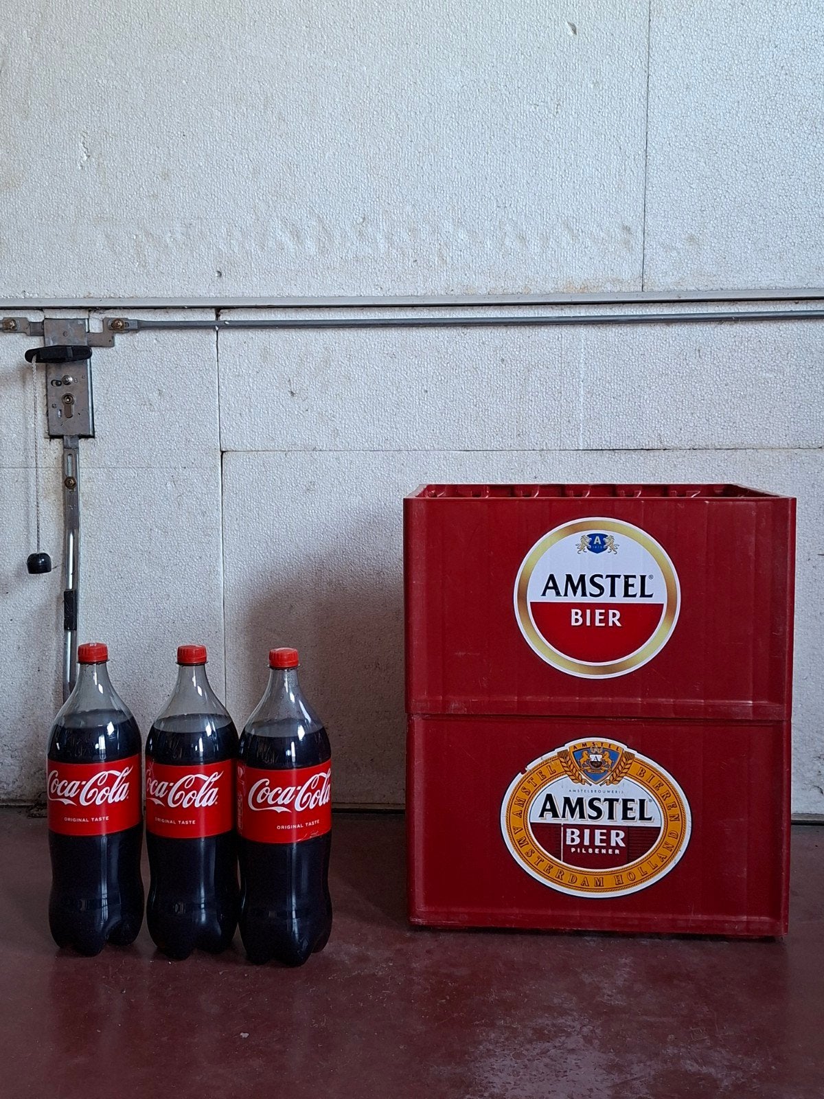 Amstel bier en coca-cola, Ophalen