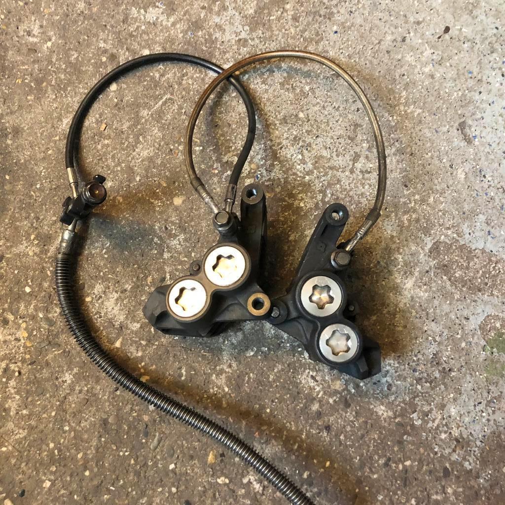 Te koop setje remklauwen  zilverspot met leiding yamaha vmax, Motoren, Ophalen of Verzenden