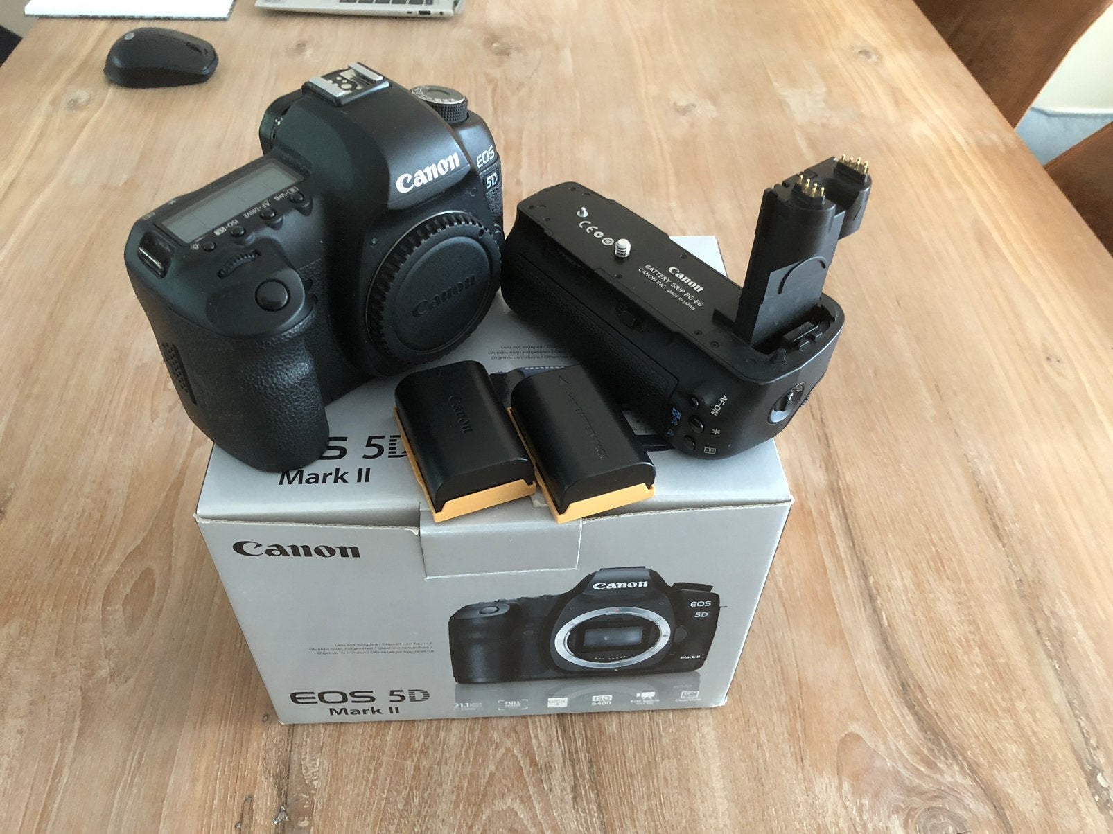 Canon EOS 5D Mark II Spiegelreflexcamera met batterijgrip, Audio, Tv en Foto, Fotocamera's Digitaal, Ophalen, Gebruikt, Spiegelreflex