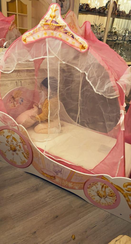 Prinsessenkoets bed voor meisjes - Disney thema, Kinderen en Baby's, Kinderkamer | Bedden, Ophalen, 70 tot 85 cm, Zo goed als nieuw