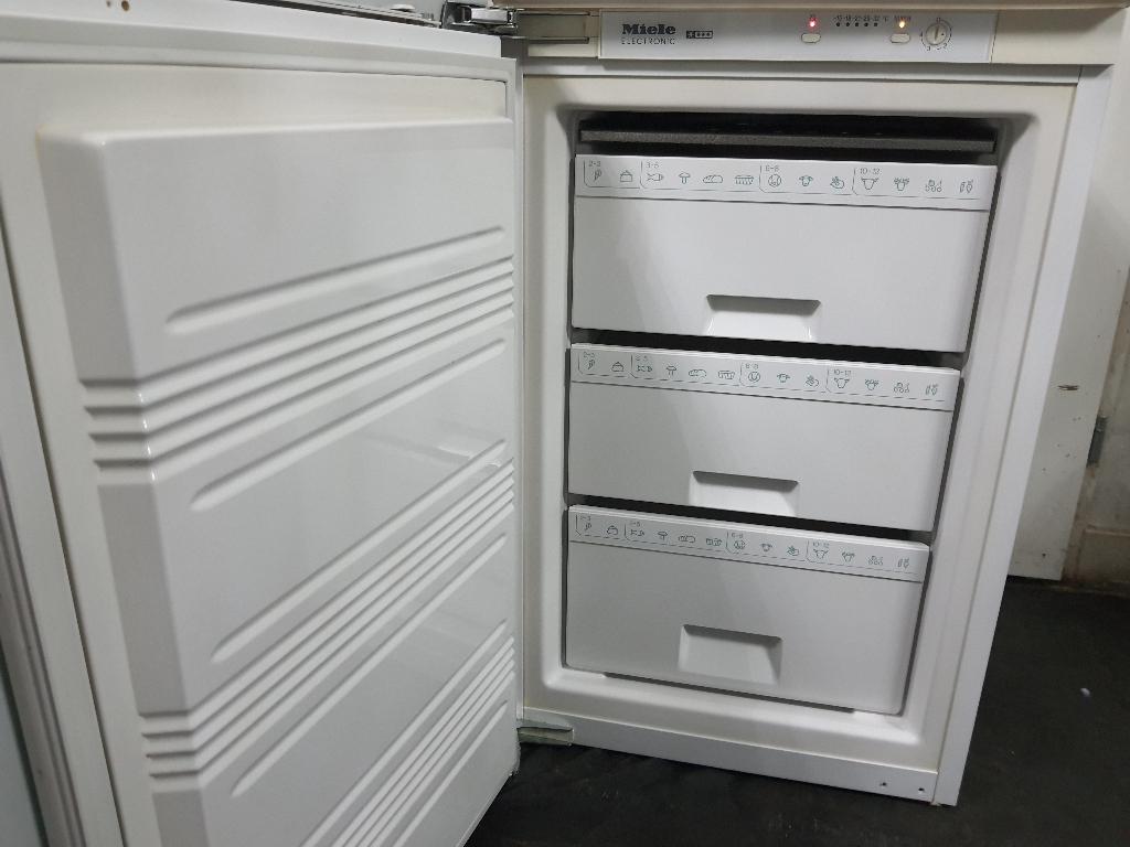 A+ Top Miele Inbouw Vrieskast met 3 lades werkt uitstekend, Witgoed en Apparatuur, Vriezers en Diepvrieskisten, Minder dan 85 cm