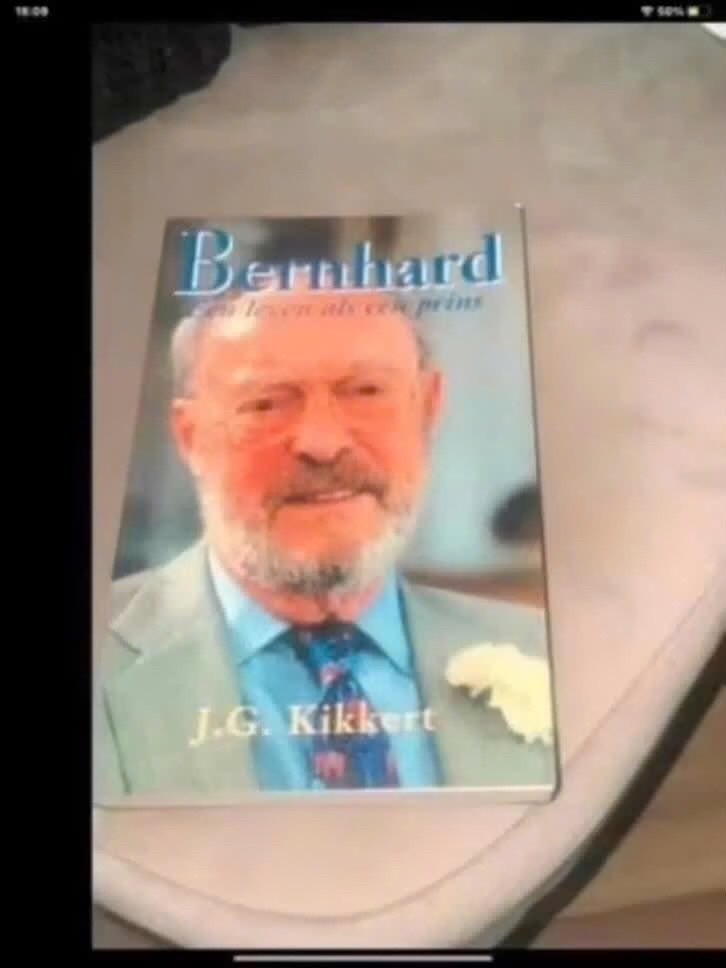 Bernhard: Een leven als een prins - J.G. Kikkert, Ophalen of Verzenden, Gelezen, J.G. Kikkert