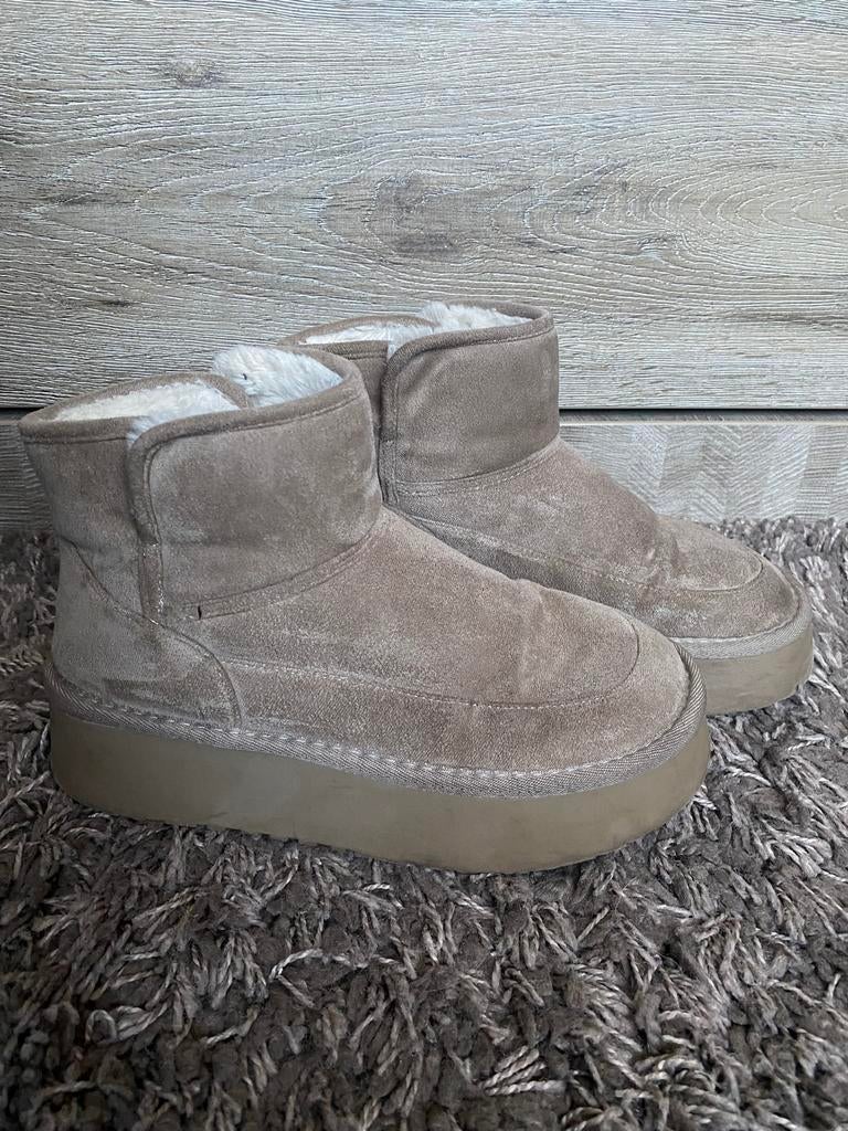 Uggs maat 36/37, Kinderen en Baby's, Kinderkleding | Schoenen en Sokken, Ophalen of Verzenden, Zo goed als nieuw, Meisje, Laarzen