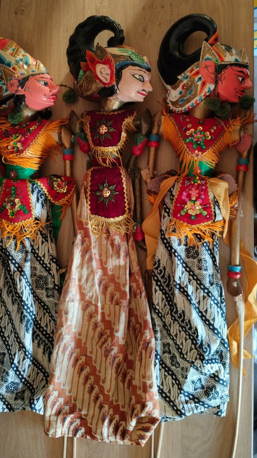 Set van 3 vintage Indonesische Wayang Golek poppen, Verzamelen, Ophalen of Verzenden, Gebruikt, Overige typen