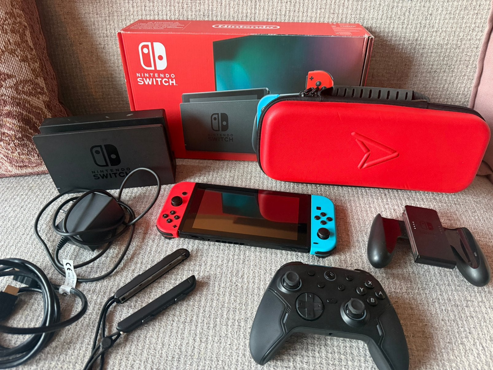Nintendo Switch V2 (2020)- Compleet met een pro controller!!, Ophalen of Verzenden, Zo goed als nieuw, Met 1 controller, Switch 2019 Upgrade