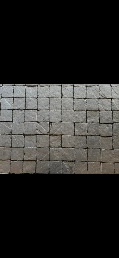 Te koop 330 klinkers 14cmx14cmx5cm helemaal nieuw, Ophalen, Zo goed als nieuw, Beton, Klinkers