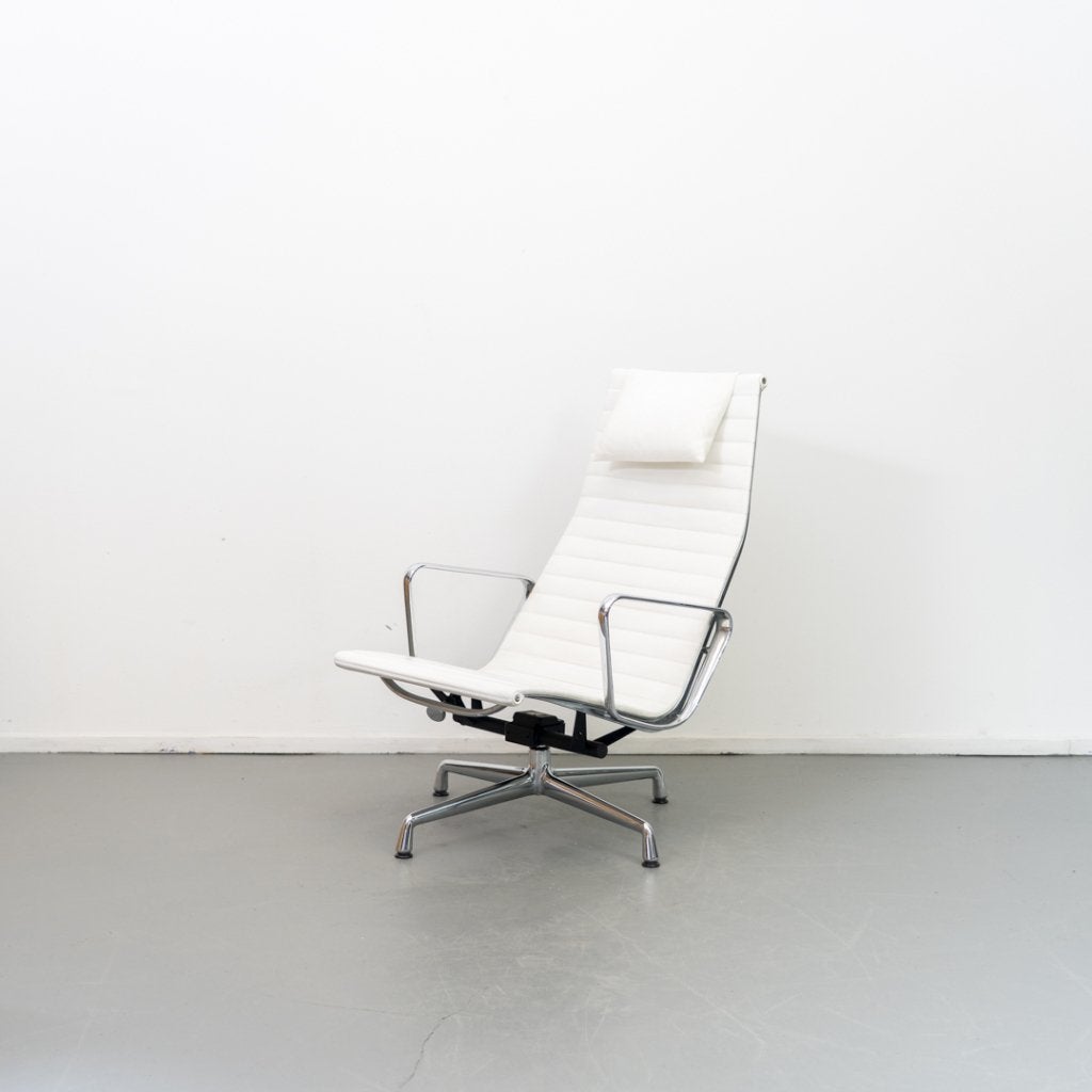 1 Vitra Eames Ea124 fauteuil Wit Leer Chroom, Niet ingevuld, Niet ingevuld, Nieuw, 75 tot 100 cm