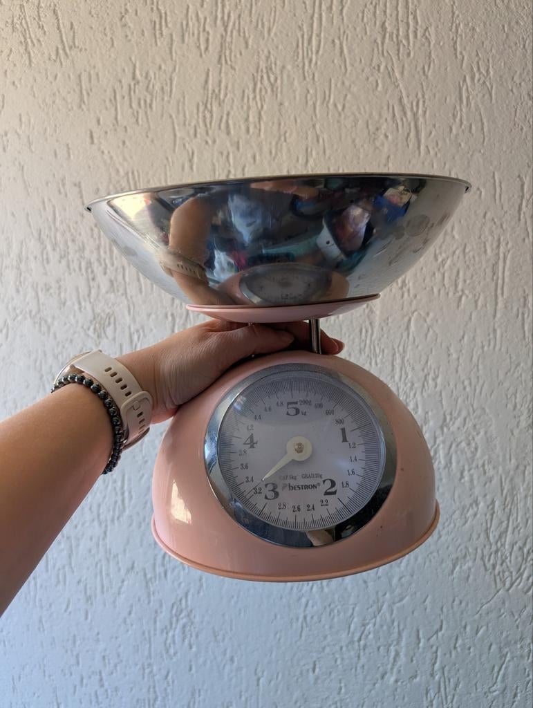 Bestron Roze Keukenweegschaal met RVS Kom - Analoog, Ophalen, Keukenweegschaal, Gebruikt, Minder dan 10 kg