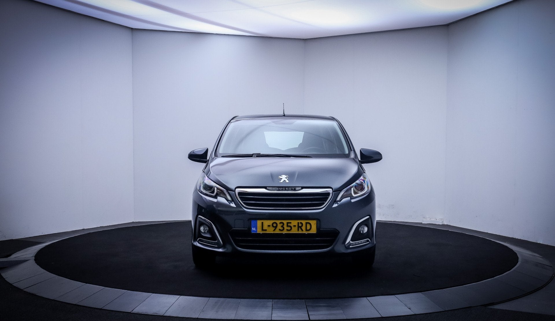 Peugeot 108 1.0 e-VTi Aut. ALLURE CAMERA | NAVI | CLIMA | KE, Stof, Gebruikt, 4 stoelen, 3 cilinders