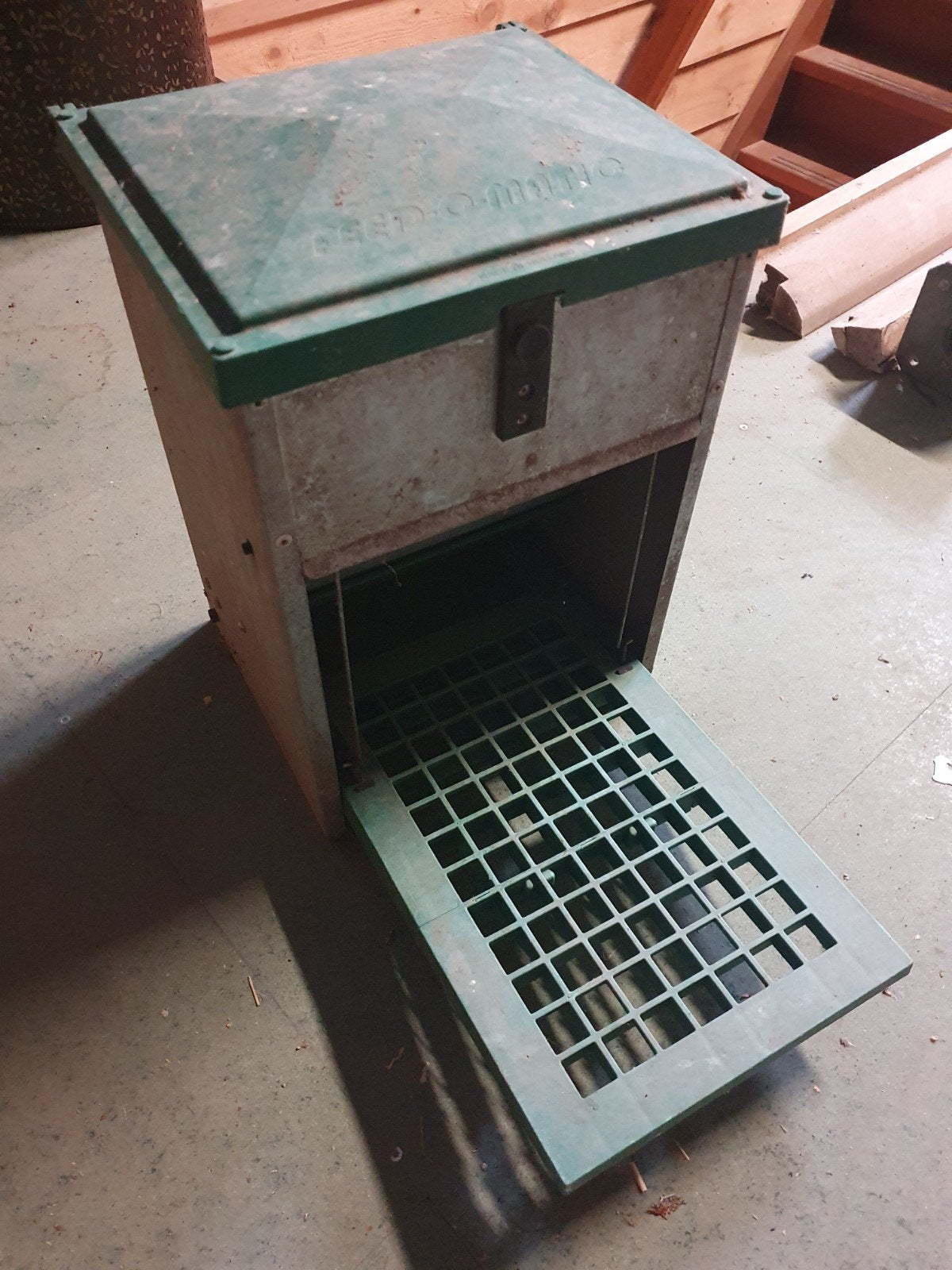 kippen voerautomaat, Ophalen, Gebruikt, Drinken en Voederen