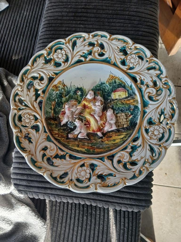 Antiek Capodimonte Wandbord - Scène met Engeltjes, Ophalen of Verzenden