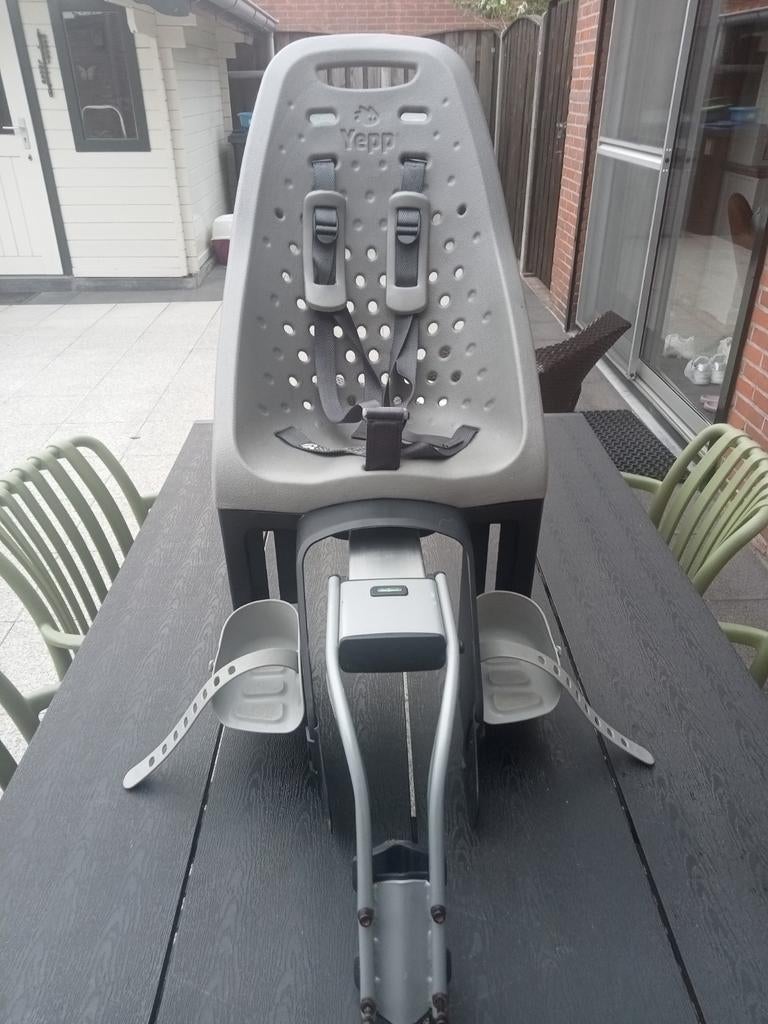 Yepp Thule achertzit, Fietsen en Brommers, Ophalen, Achterzitje, Voetsteuntjes, Yepp (Thule)