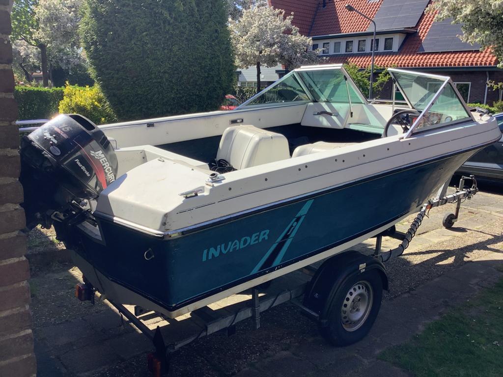Te koop Invader speedboot met buitenboordmotor, Ophalen, Gebruikt, Benzine, Buitenboordmotor